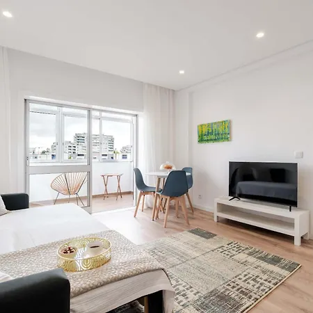 Lejlighed Bright Flat With Balcony & Garage By Hostwise