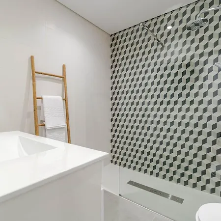 Bright Flat With Balcony & Garage By Hostwise Lejlighed