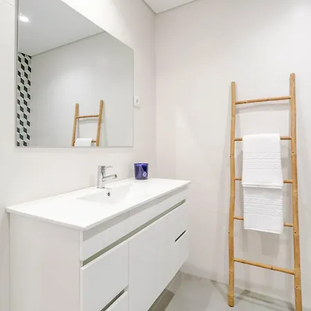 Bright Flat With Balcony & Garage By Hostwise * Porto