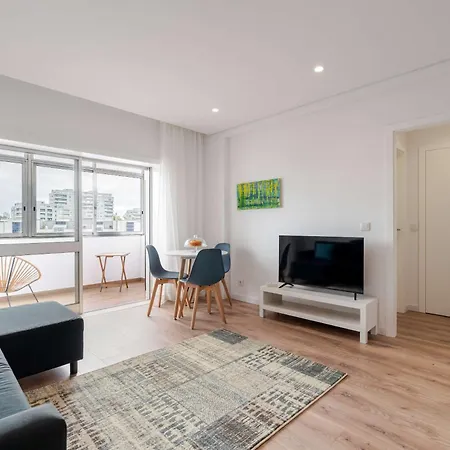 Bright Flat With Balcony & Garage By Hostwise Porto