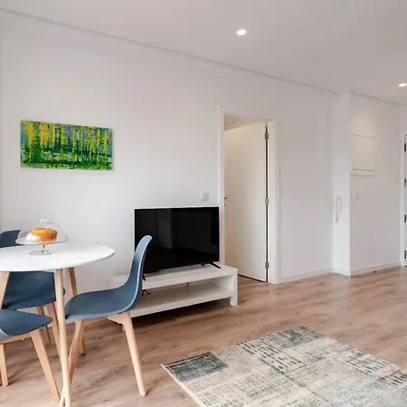 Bright Flat With Balcony & Garage By Hostwise Appartement Oporto