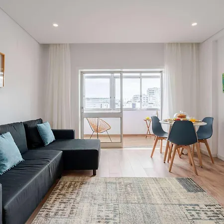 Lejlighed Bright Flat With Balcony & Garage By Hostwise