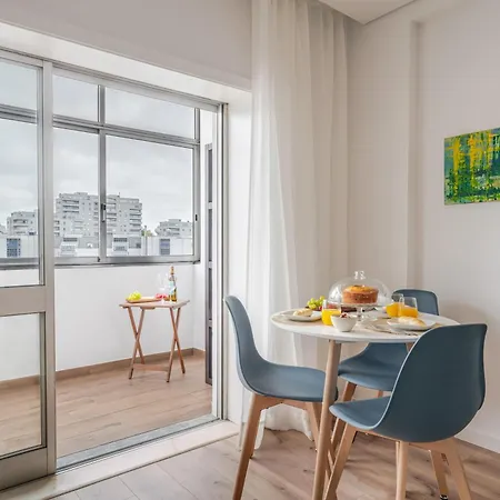 Bright Flat With Balcony & Garage By Hostwise Porto